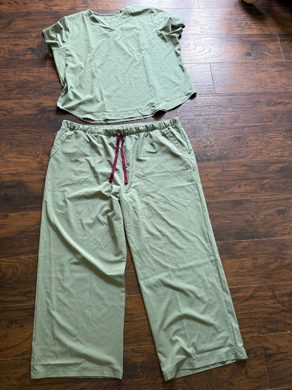 Green scrub set